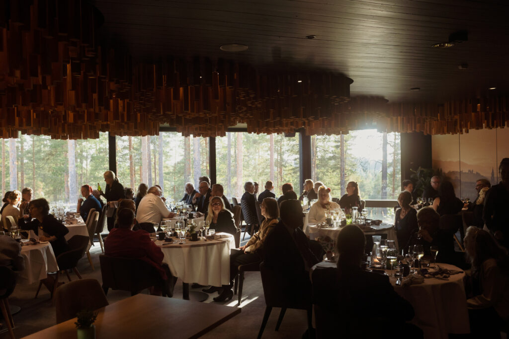 Kuva juhlatunnelmasta